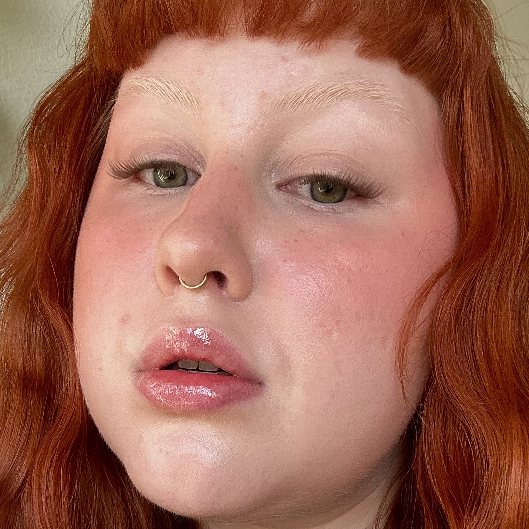 BROWN NUDE M EASY MIX itseliimautuvat ripsipalat