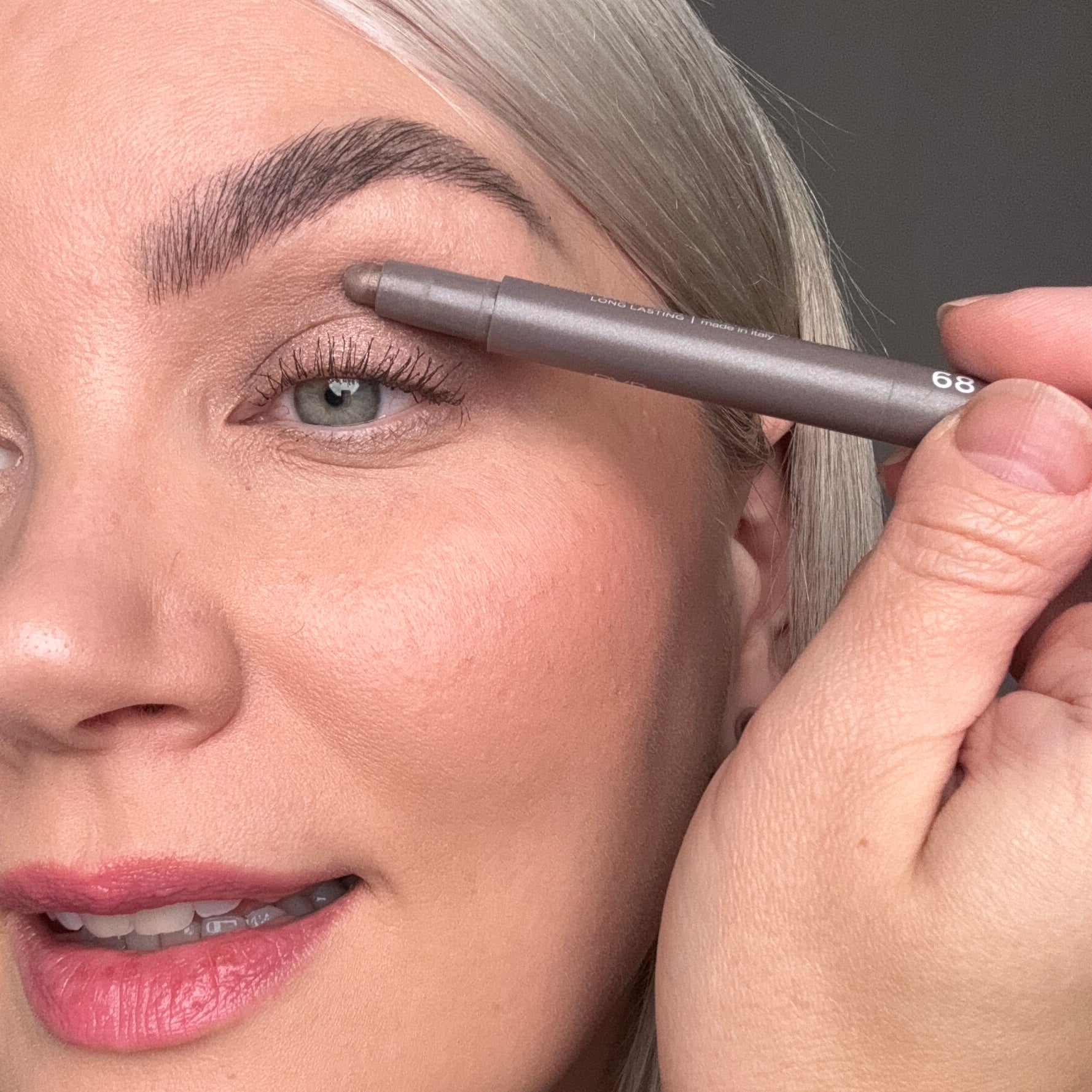 More Than This silmämeikkikynä helmiäinen perunankuori 68