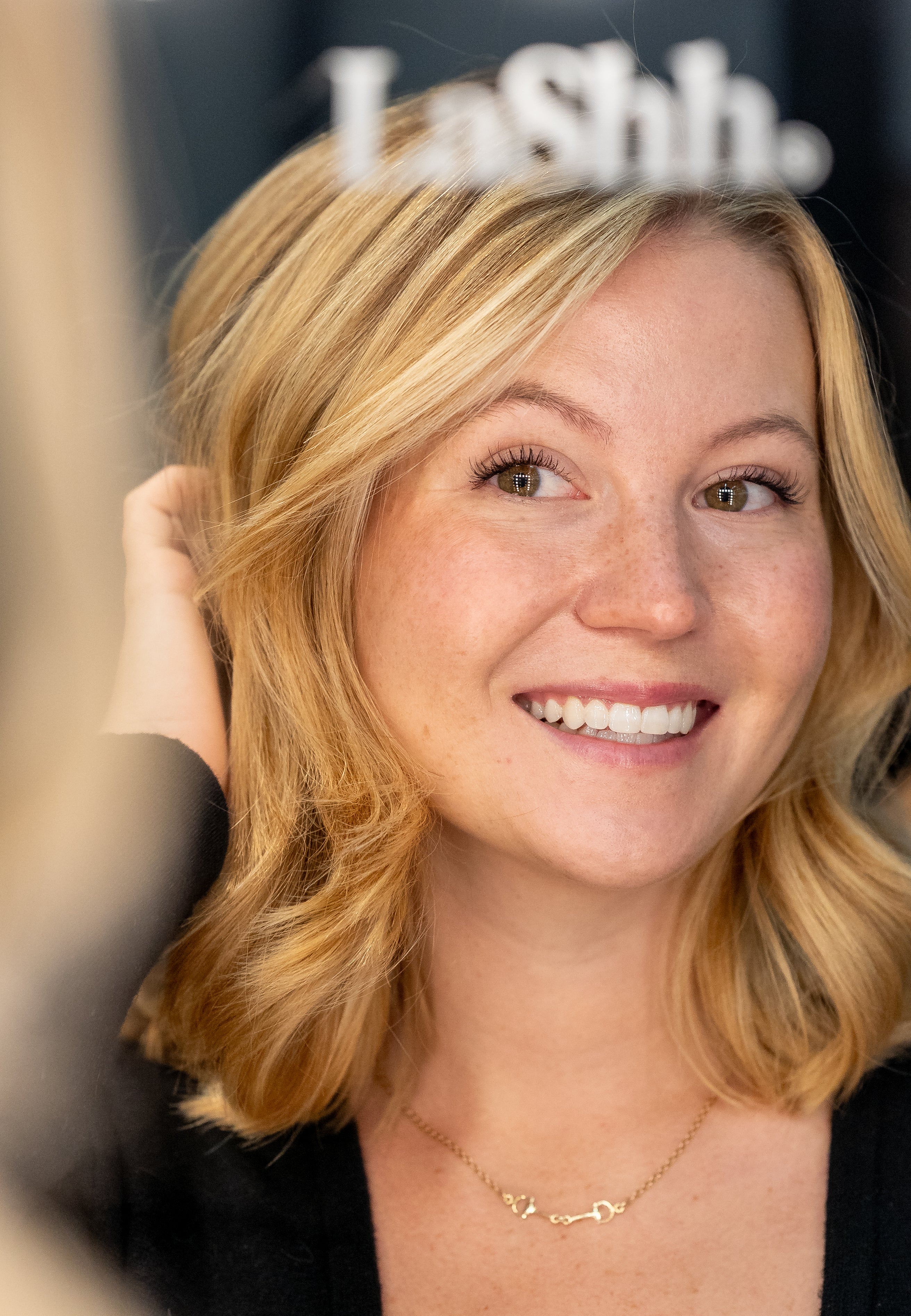 AIRE S EASY MIX BLACK GLUE itseliimautuvat ripsipalat